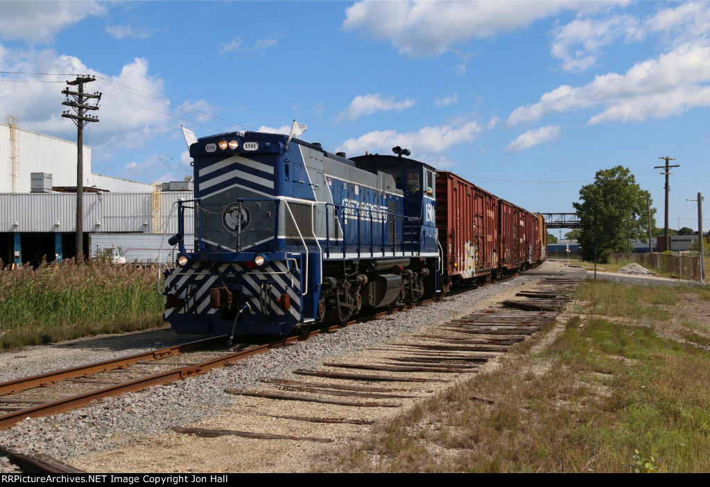 1501 makes its way west toward Tunnel Yard